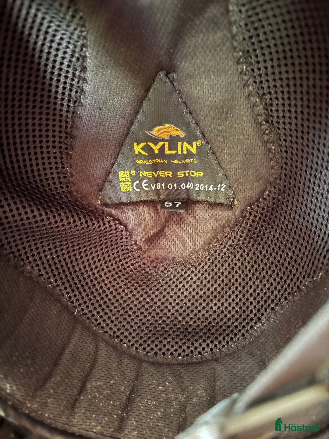Hjälmar ryttarutrustning till salu: Helt ny Svart ridhjälm  i Svedala - Annons 3