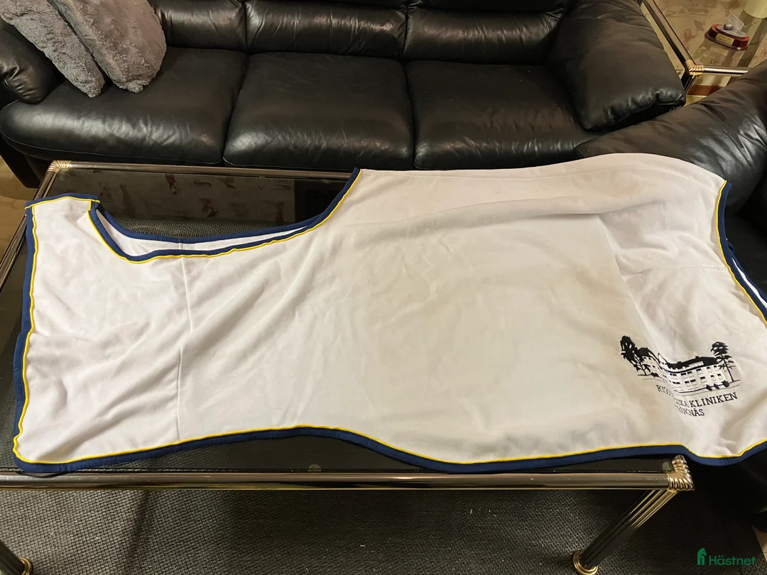 Täcken hästutrustning till salu: Ländtäcke / ridtäcke  - Annons 2