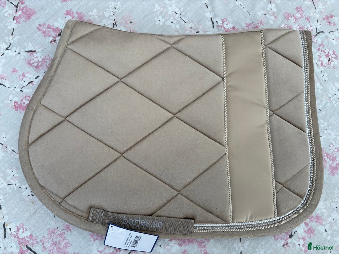 Schabrak & Vojlockar hästutrustning till salu: Två nya schabrak ponny i Vaggeryd - Annons 1