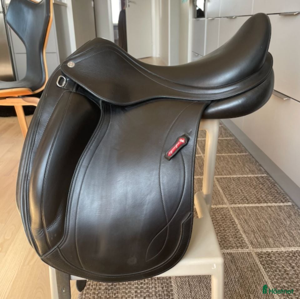 Sadlar hästutrustning till salu: Equipe Olympia Svart 17" M - Annons 2