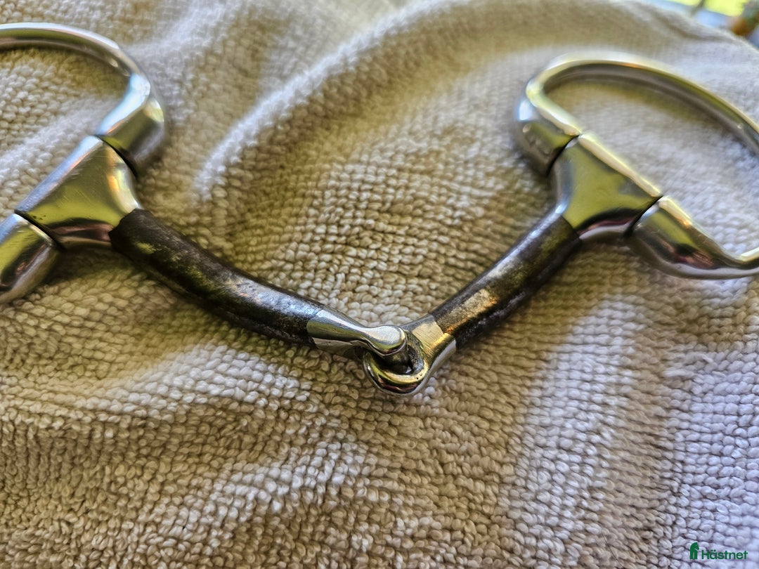 Bett hästutrustning till salu: Bomber eggbett lockup 11 i Söråker - Annons 4