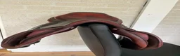 Sadlar hästutrustning till salu: CWD 17" 2Gs, normal bom, brun hoppsadel - Annons 4