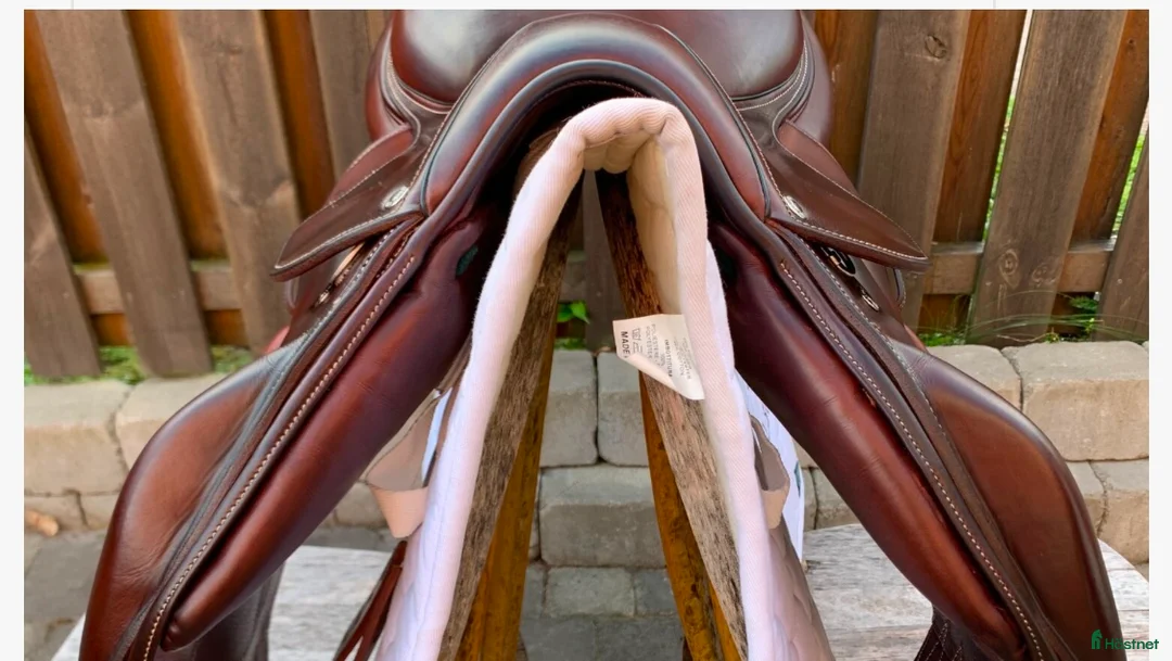 Sadlar hästutrustning till salu: Devoucoux hoppsadel i Klintehamn - Annons 2