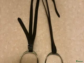 Stigbyglar hästutrustning till salu: Äldre Stigbyglar innermått 12cm. i Borensberg - Annons 3