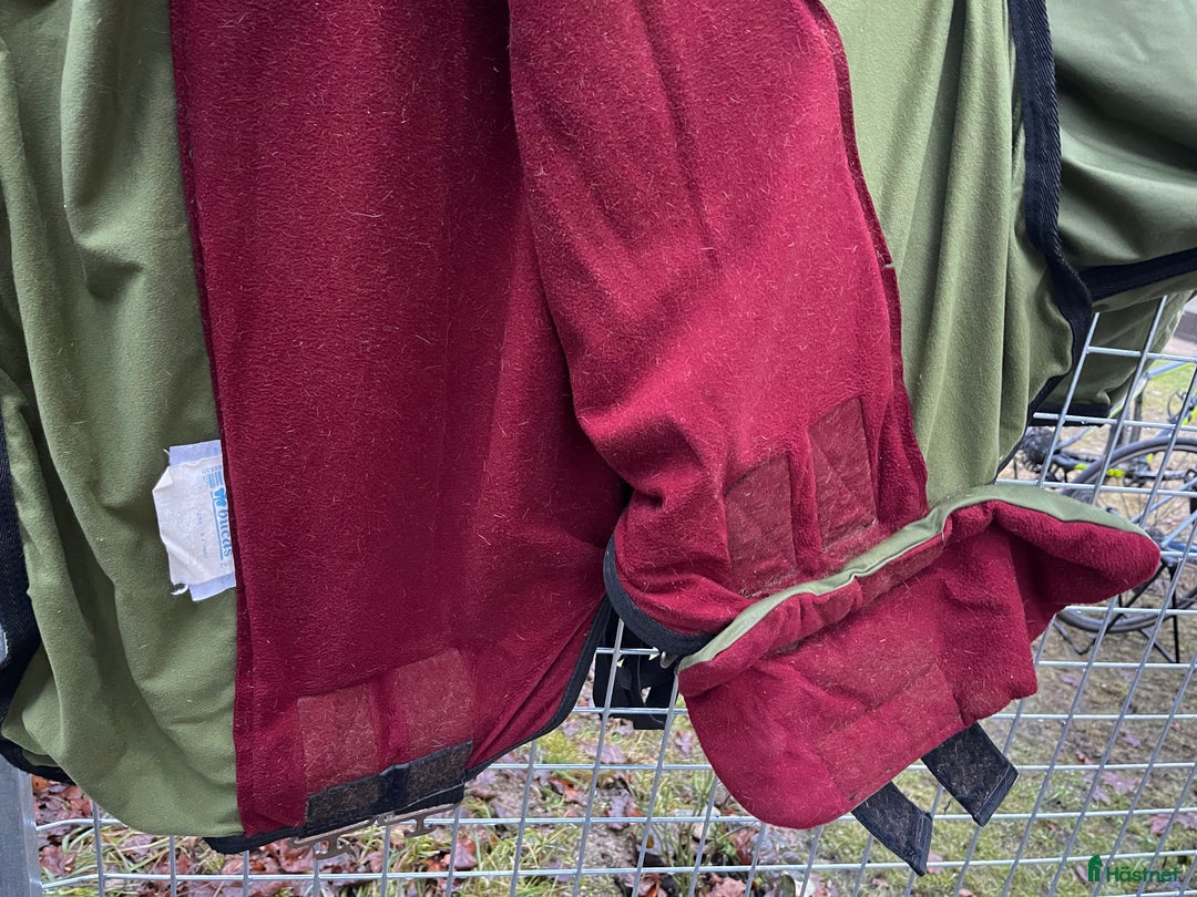 Täcken hästutrustning till salu: Bucas svettäcke i Kvicksund - Annons 4