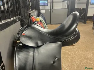 Sadlar hästutrustning till salu: Dressyrsadel Jeffries Kili Dres 17 M i Trångsund - Annons 3