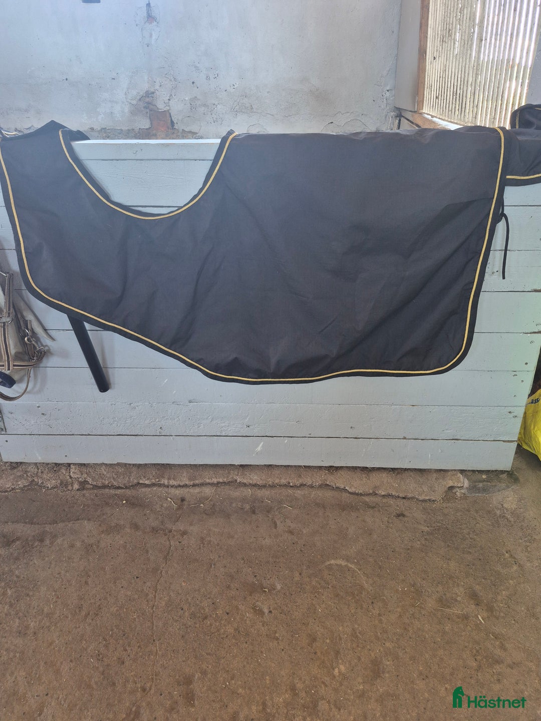 Täcken hästutrustning till salu: Täcken i Sjuntorp - Annons 4