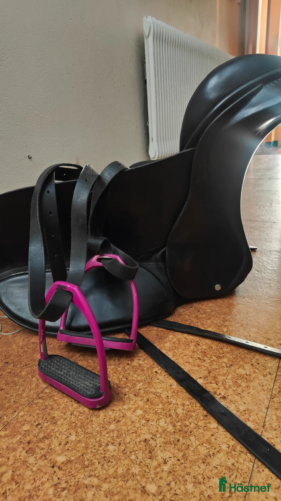 Sadlar hästutrustning till salu: Bra enkel nära dressyrsadel till kanonpris - Annons 2