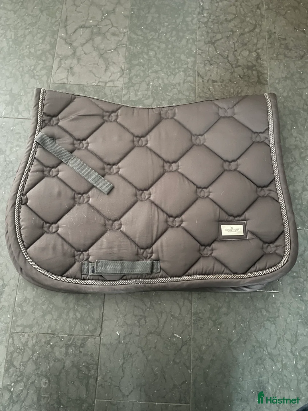 Schabrak & Vojlockar hästutrustning till salu: Jättefint Equestrian Stockholm Schabrak  i Saltsjöbaden - Annons 1