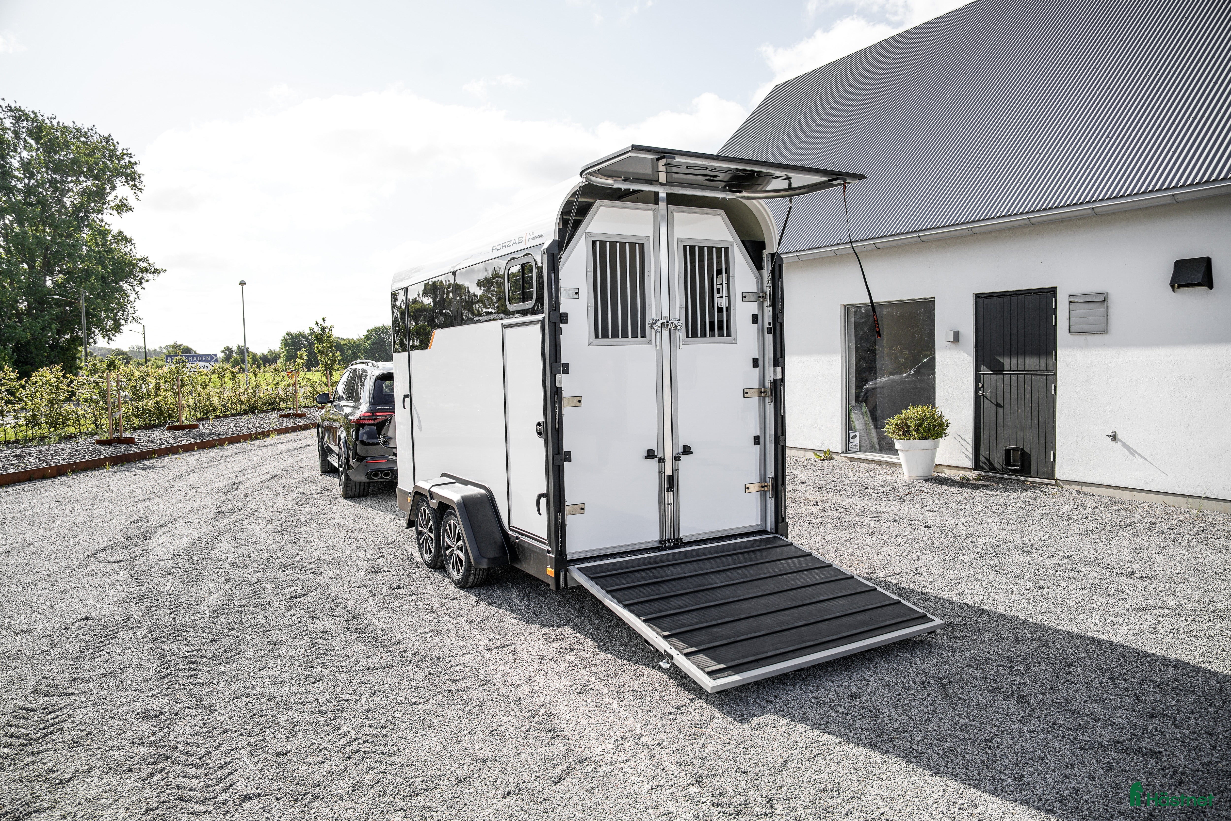 Hästtransporter  fordon & transport till salu: EQ3R Stuteri i Harestad - Annons 1