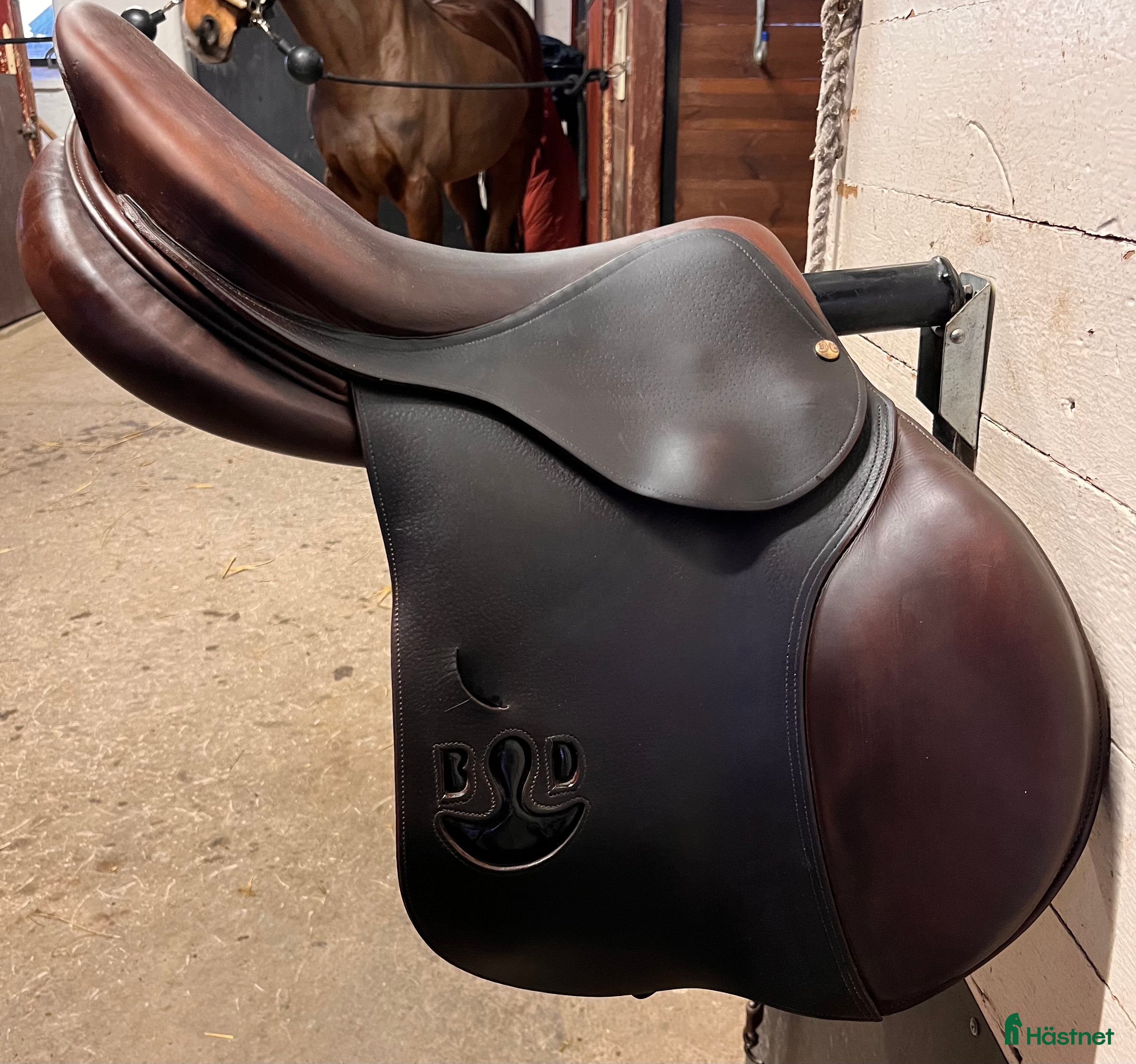 Sadlar hästutrustning Bruno Delgrange Virtuose hoppsadel 17,5”  - Annons 23