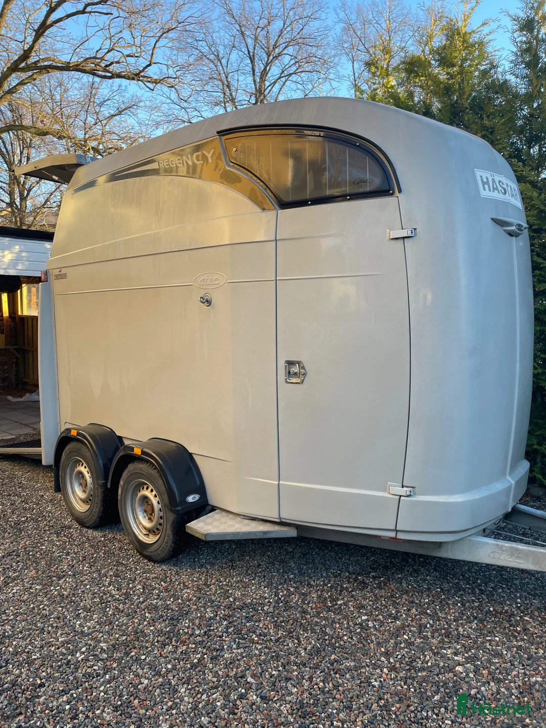 Hästtransporter  fordon & transport till salu: Stort och rymligt hästsläp ATEC Regency  - Annons 1