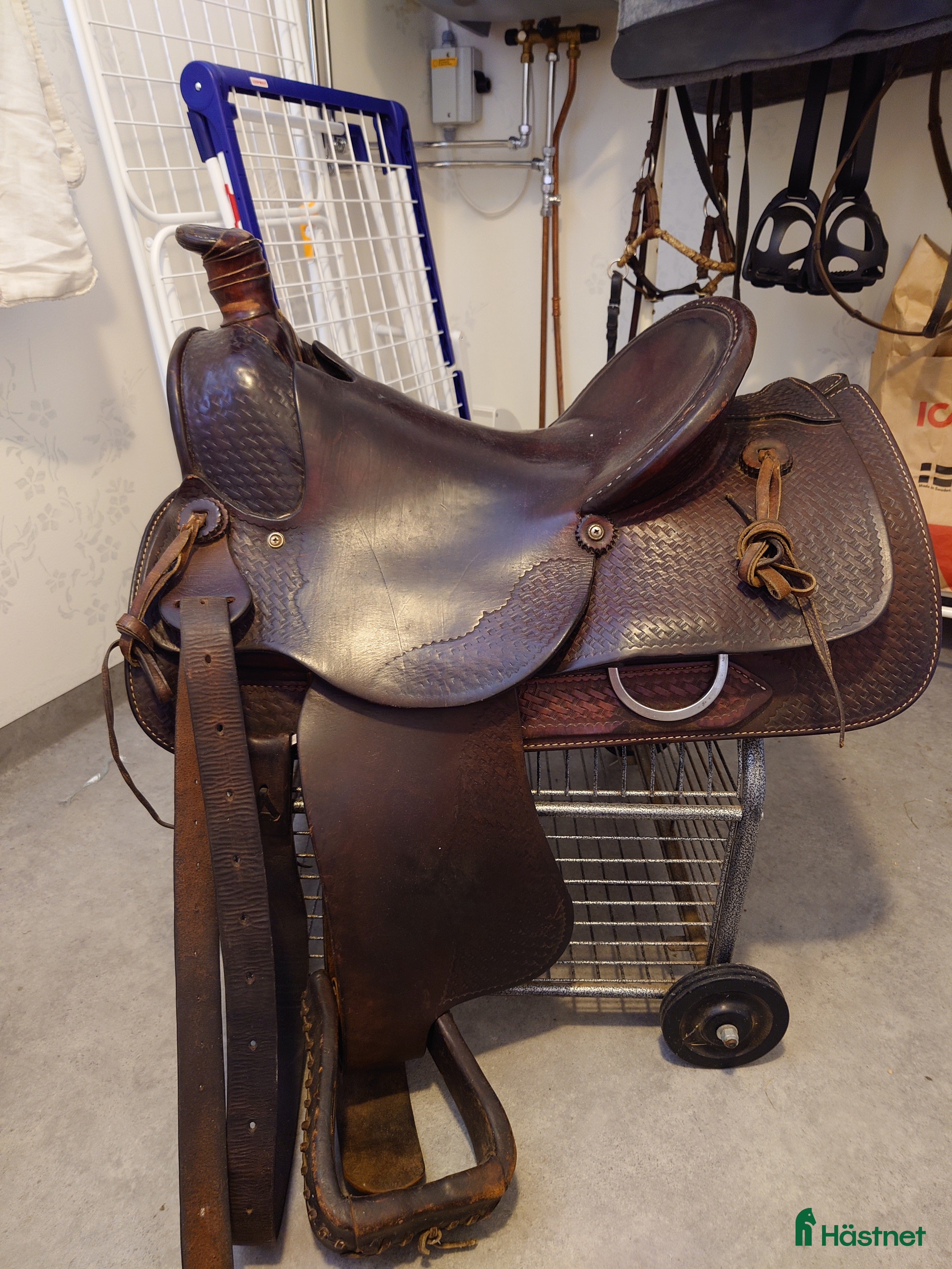 Sadlar hästutrustning till salu: Westernsadel, skön och stabil i Höje - Annons 3