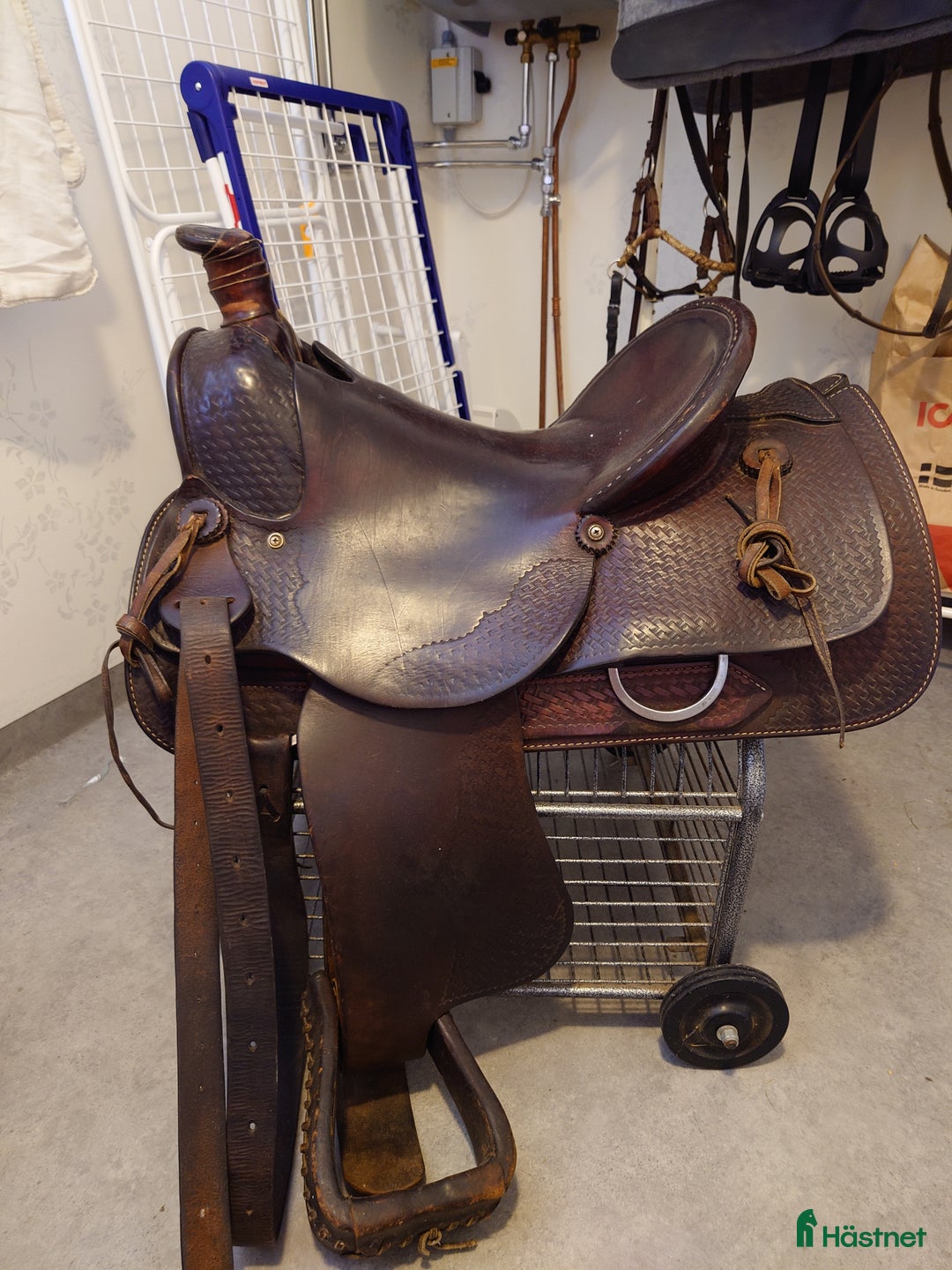 Sadlar hästutrustning till salu: Westernsadel, skön och stabil i Höje - Annons 1
