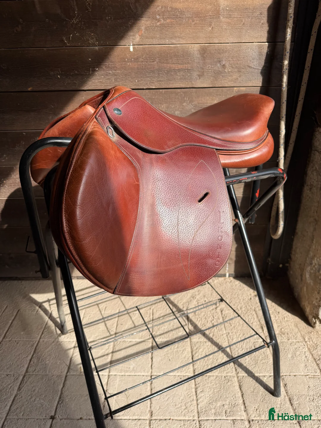 Sadlar hästutrustning till salu: Ikonic Hoppsadel  - Annons 1