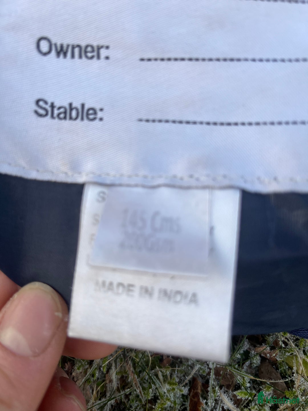 Täcken hästutrustning till salu: Lippe utetäcke i Kvicksund - Annons 6