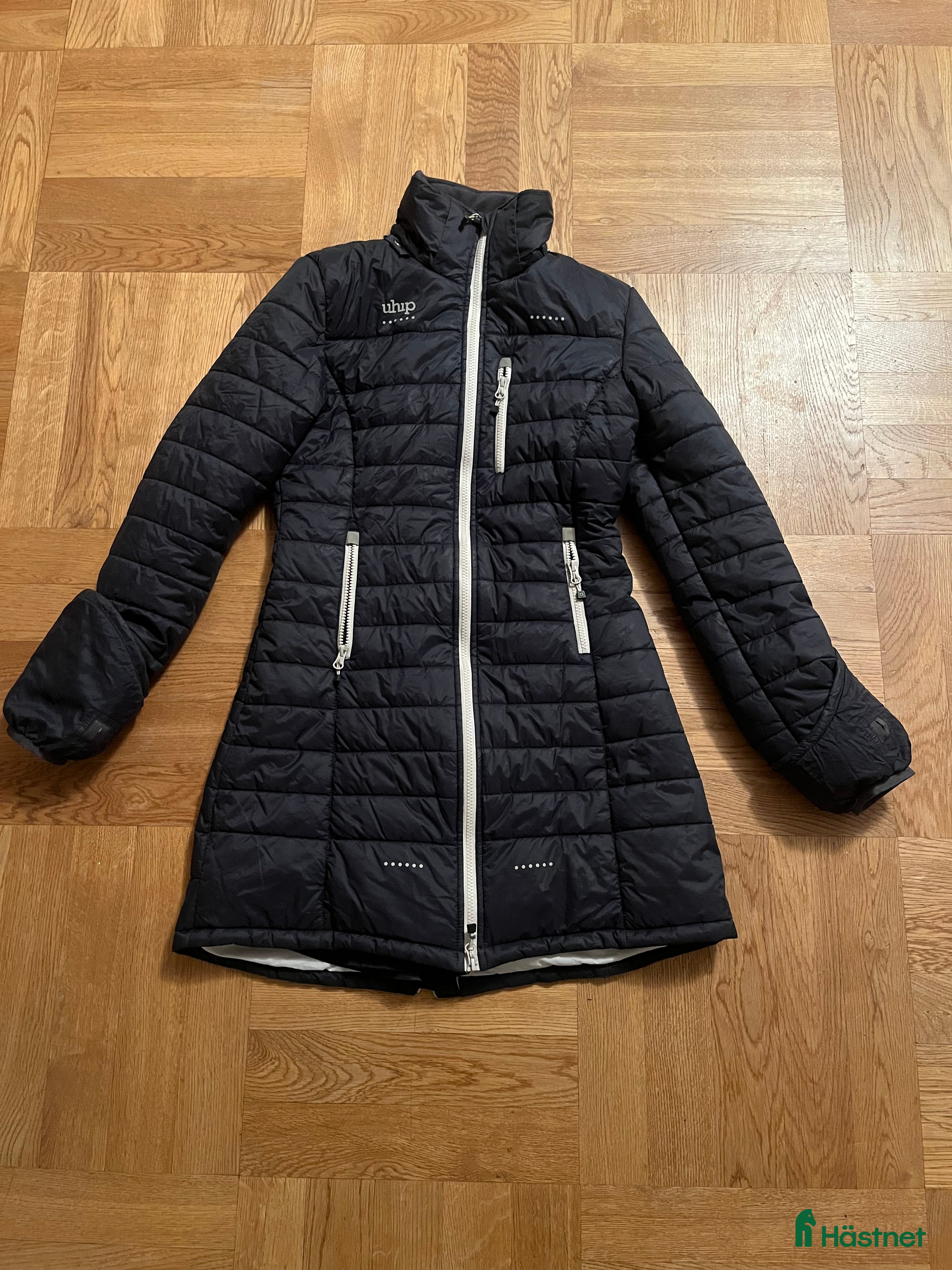 Jackor & Kavajer ryttarutrustning till salu: Uhip longjacket junior i Stockholm - Annons 1