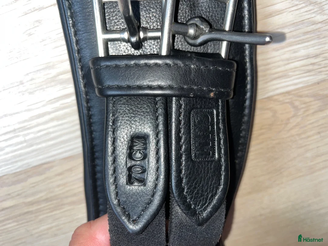 Sadeltillbehör hästutrustning till salu: Svart Dressyrgjord 70 cm - Annons 4