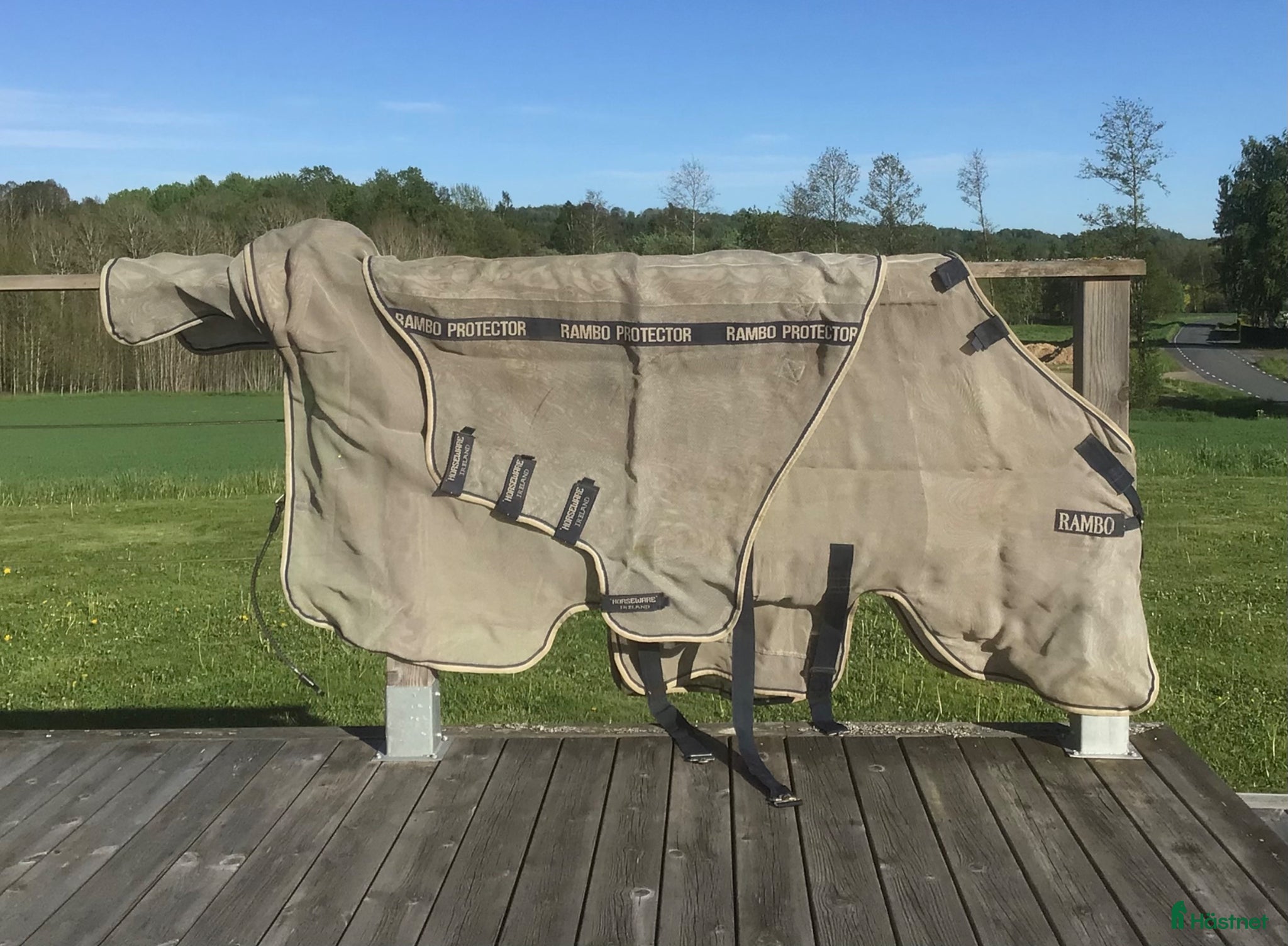 Täcken hästutrustning Flugtäcke inkl. hals strl 145 cm. 6,6 tum - Annons 4