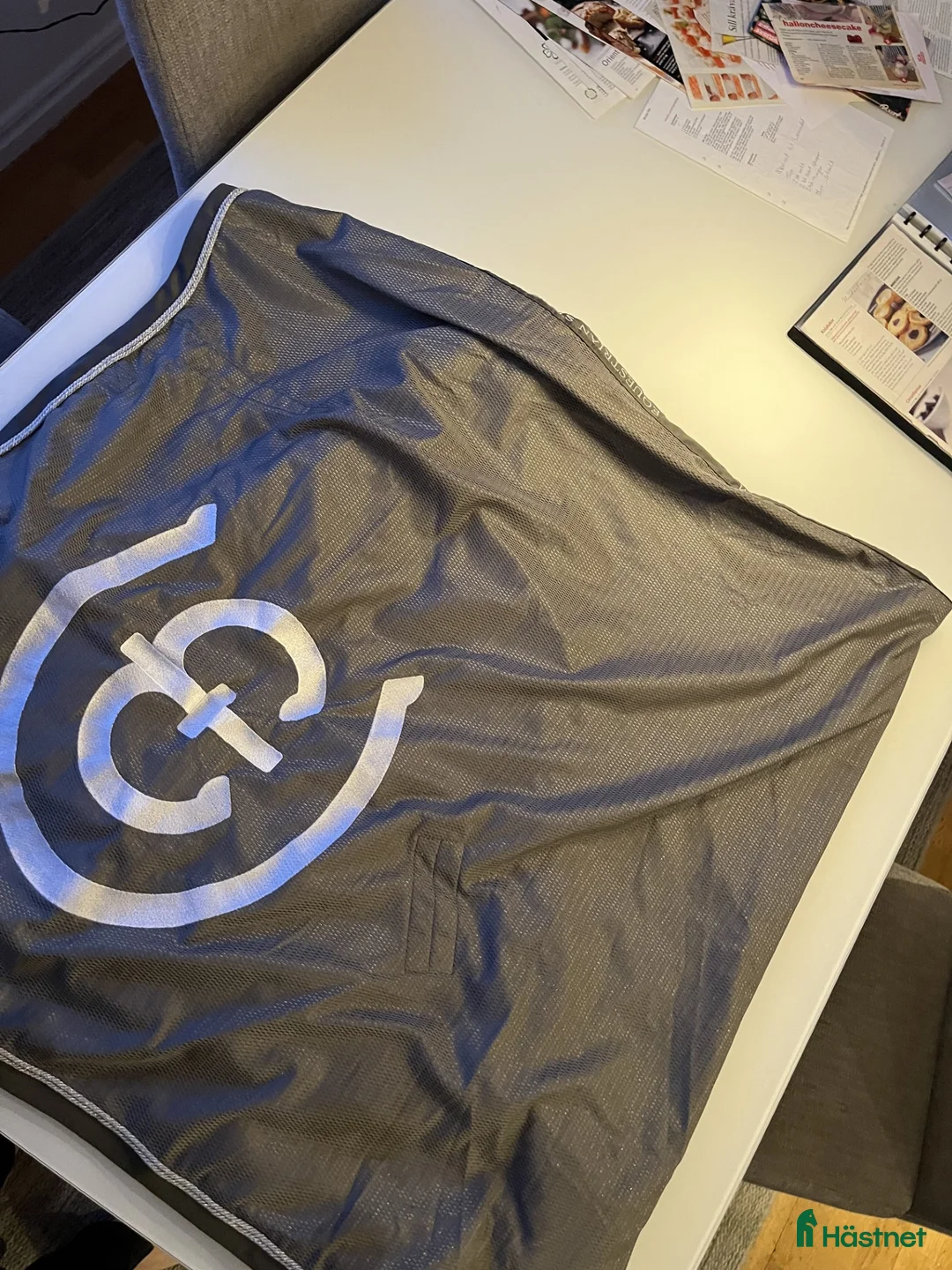 Täcken hästutrustning till salu: Equestrain Stockhom Svettäcke, Es Svettäcke i Trångsund - Annons 2