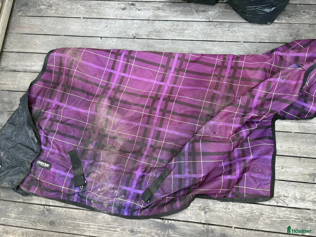Täcken hästutrustning till salu: 0g täcke  - Annons 1
