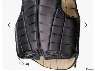 Säkerhetsvästar ryttarutrustning till salu: Racesafe säkerhetsväst large i Jönköping - Annons 1