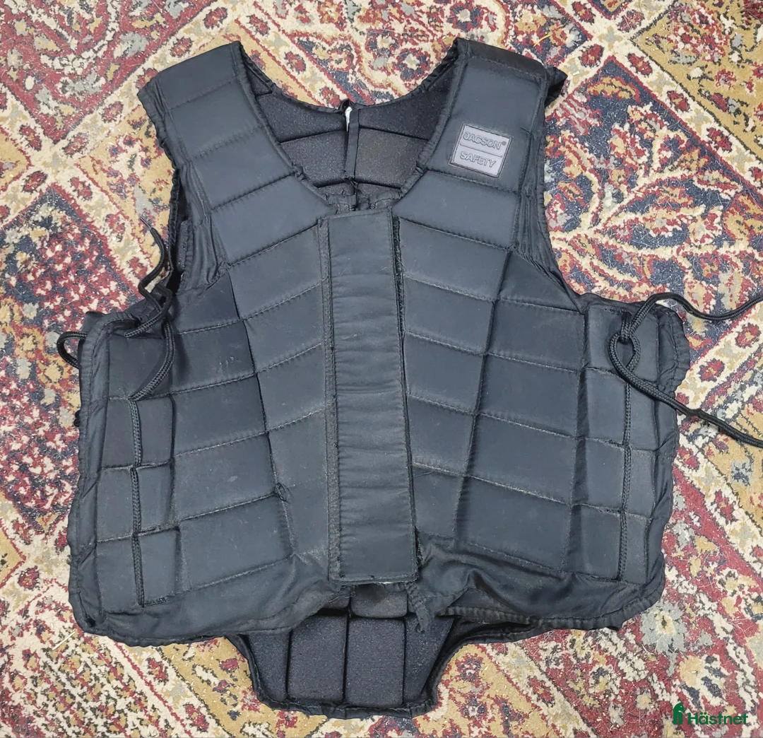 Säkerhetsvästar ryttarutrustning till salu: Säkerhetsväst 4st Airowear mfl i Norrtälje - Annons 13