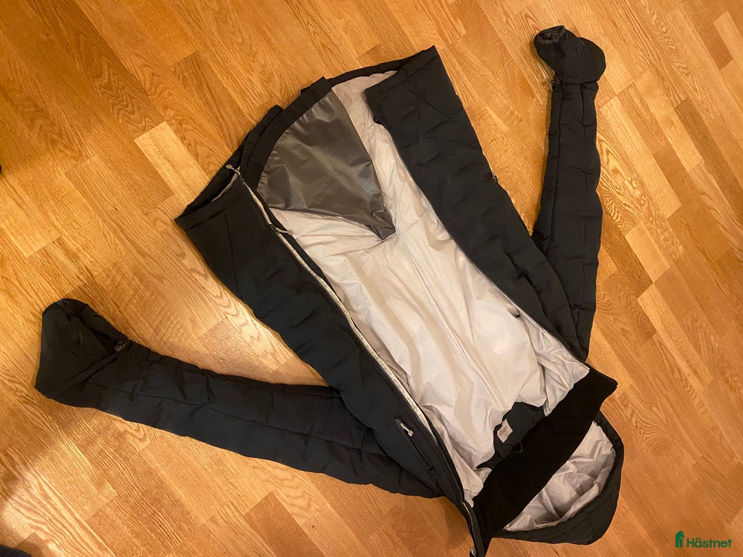 Jackor & Kavajer ryttarutrustning till salu: Junior boy parka Ice 150 i Uppsala - Annons 2