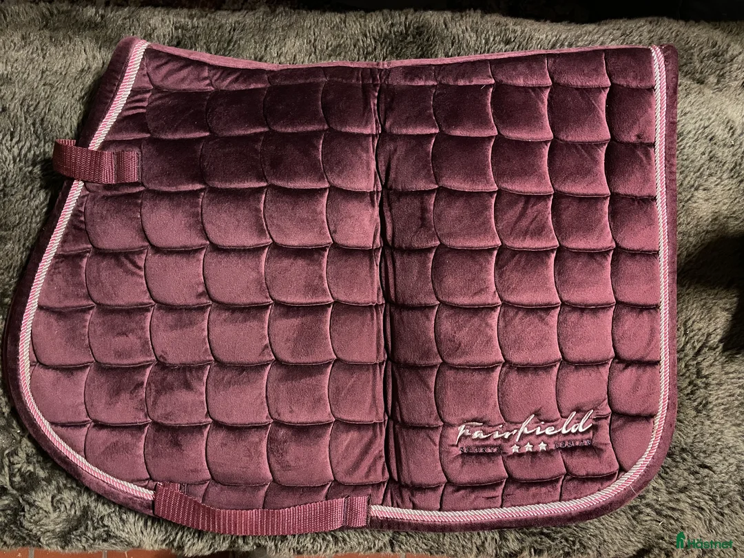 Schabrak & Vojlockar hästutrustning till salu: Schabrak vinröd ponny i Onsala - Annons 1