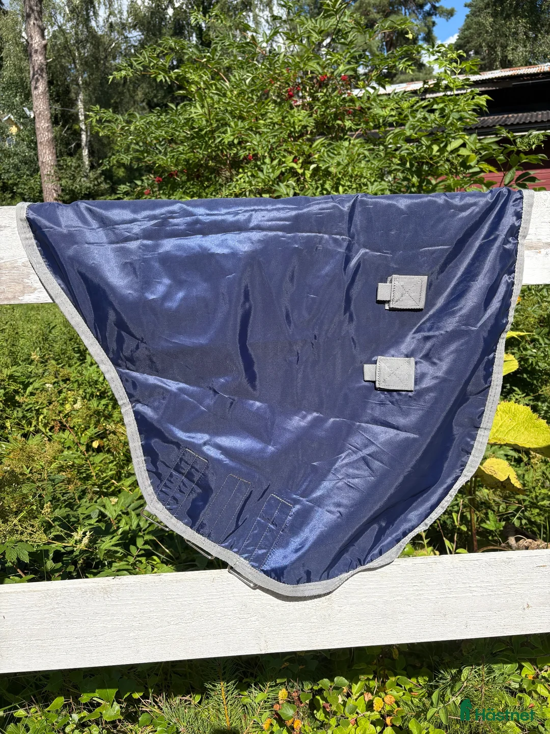 Täcken hästutrustning till salu: SÄNKT PRIS halsdel regntäcke, ponny, 50 kr (75kr) - Annons 2