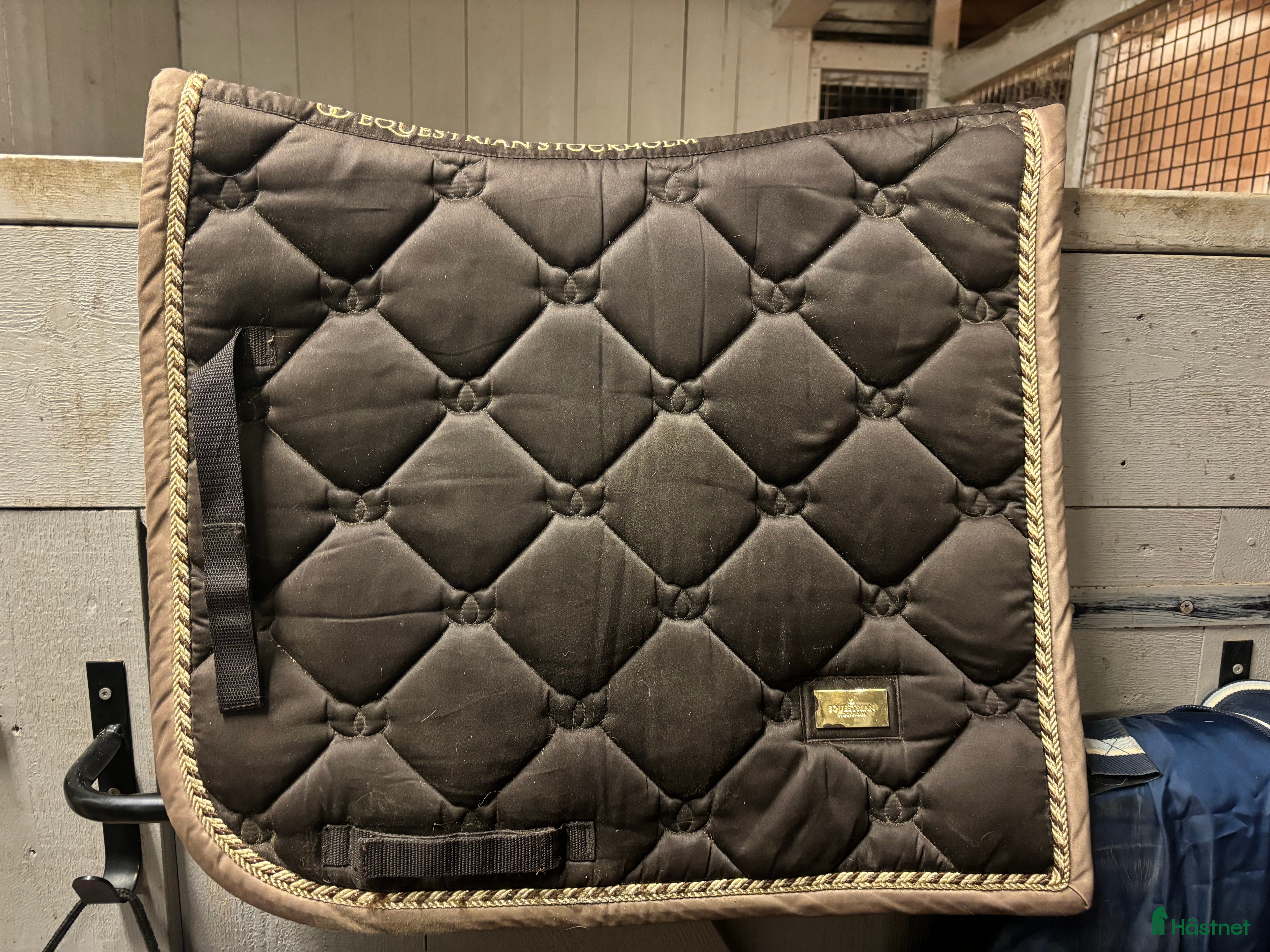 Schabrak & Vojlockar hästutrustning till salu: Esstockholm schabrak - Annons 4