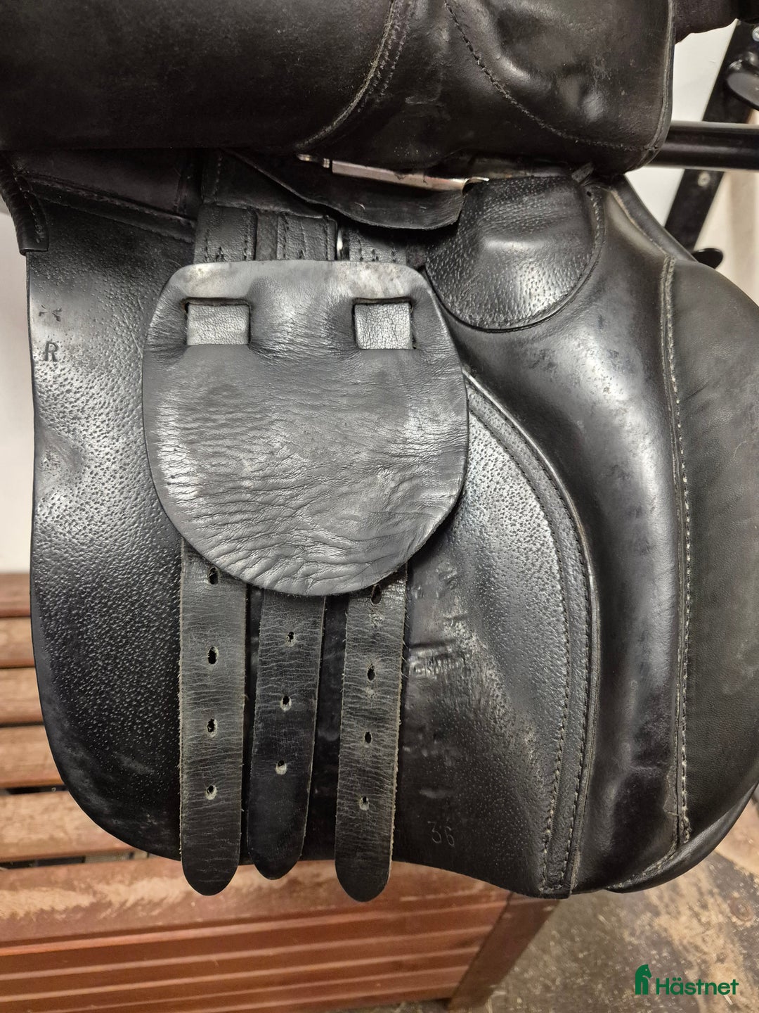 Sadlar hästutrustning till salu: Svart 17" 36 Globus Loke i Ullånger - Annons 5