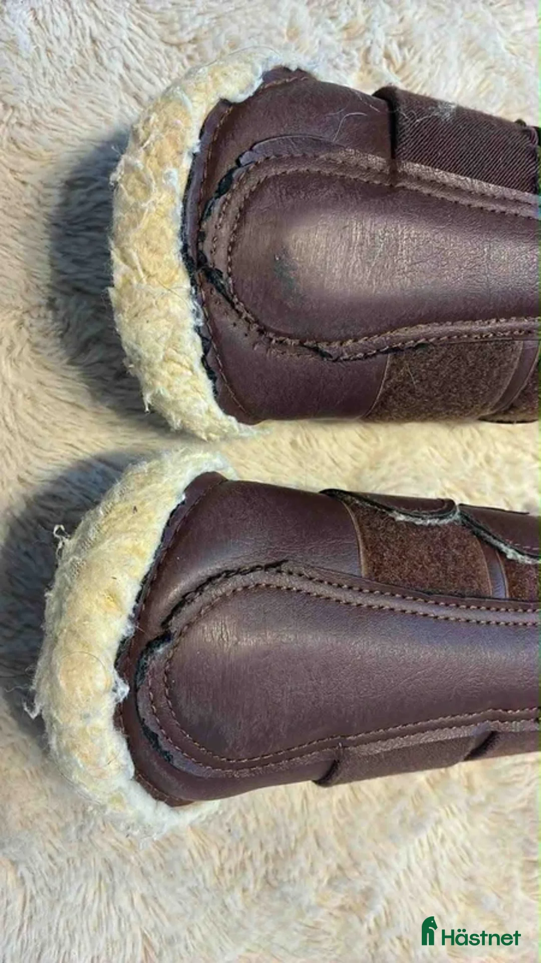 Benskydd hästutrustning till salu: 🤎 Bruna damasker med ludd – stl S 🤎 i Söderköping - Annons 2