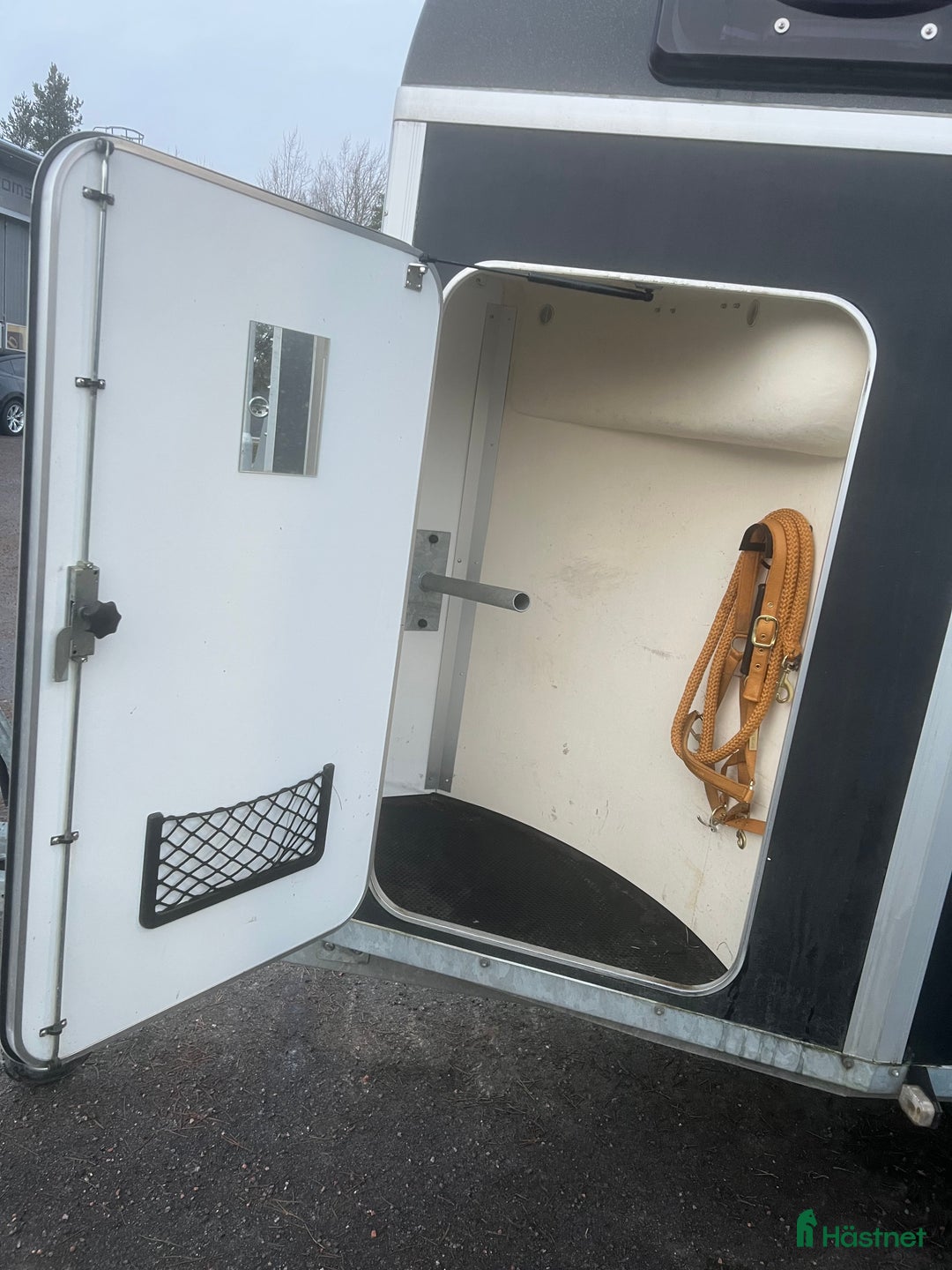 Hästtransporter  fordon & transport till salu: Humbaur Single 2016 Kompositgolv B-kort i Örebro - Annons 4