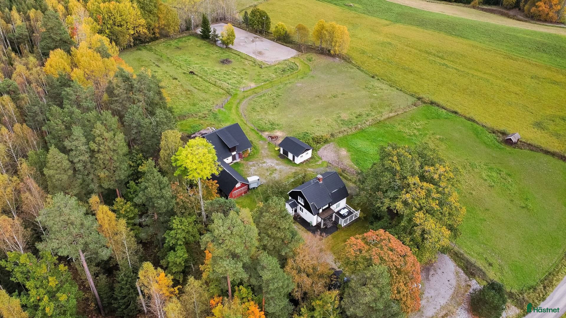  hästgårdar till salu: PRISSÄNKT! Hästgård nära Örebro, visning 28 mars - Annons 1