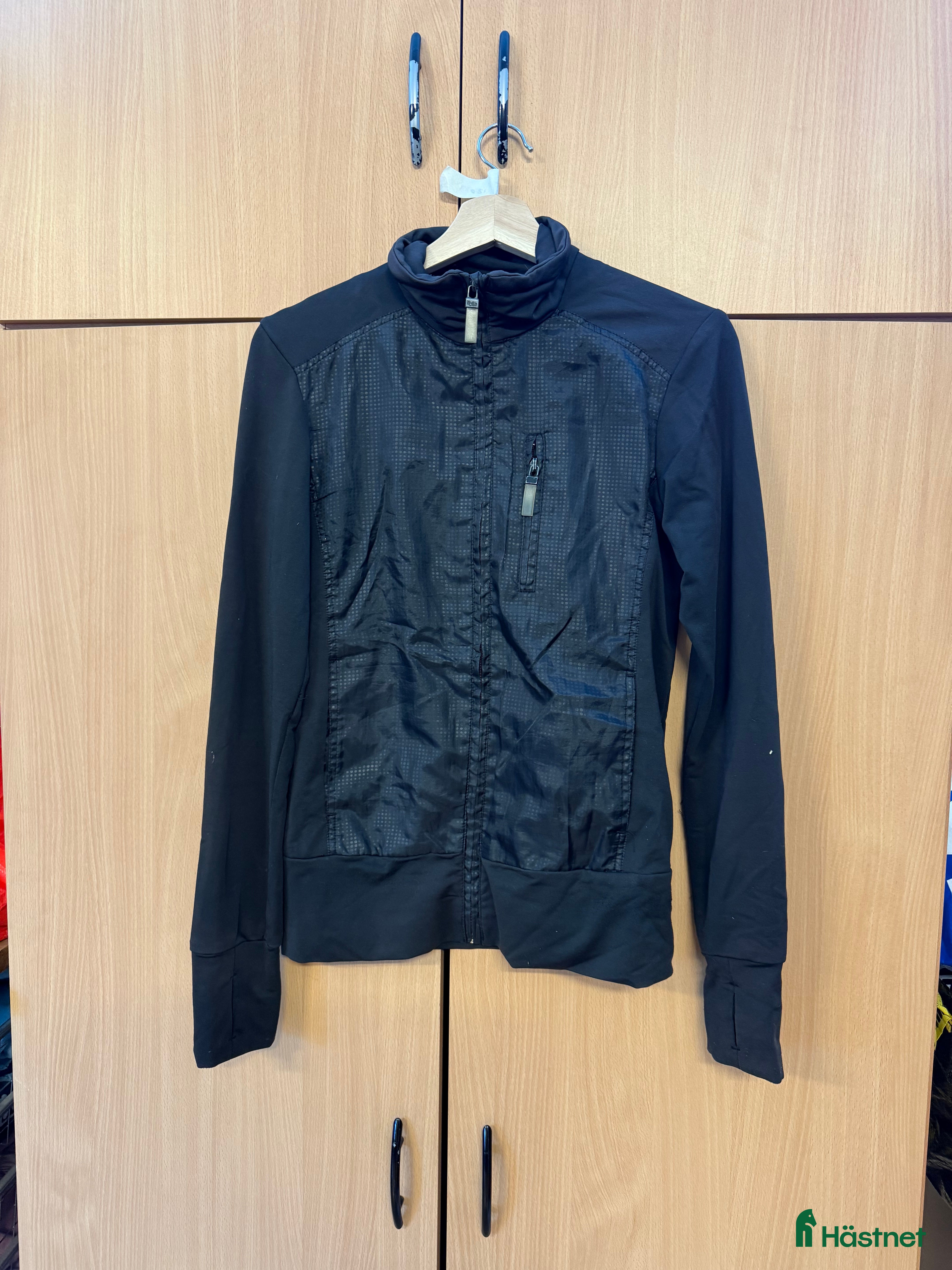 Jackor & Kavajer ryttarutrustning till salu: Tunn ridjacka  i Vendelsö - Annons 7