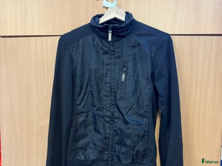 Jackor & Kavajer ryttarutrustning till salu: Tunn ridjacka i Vendelsö - Annons 3