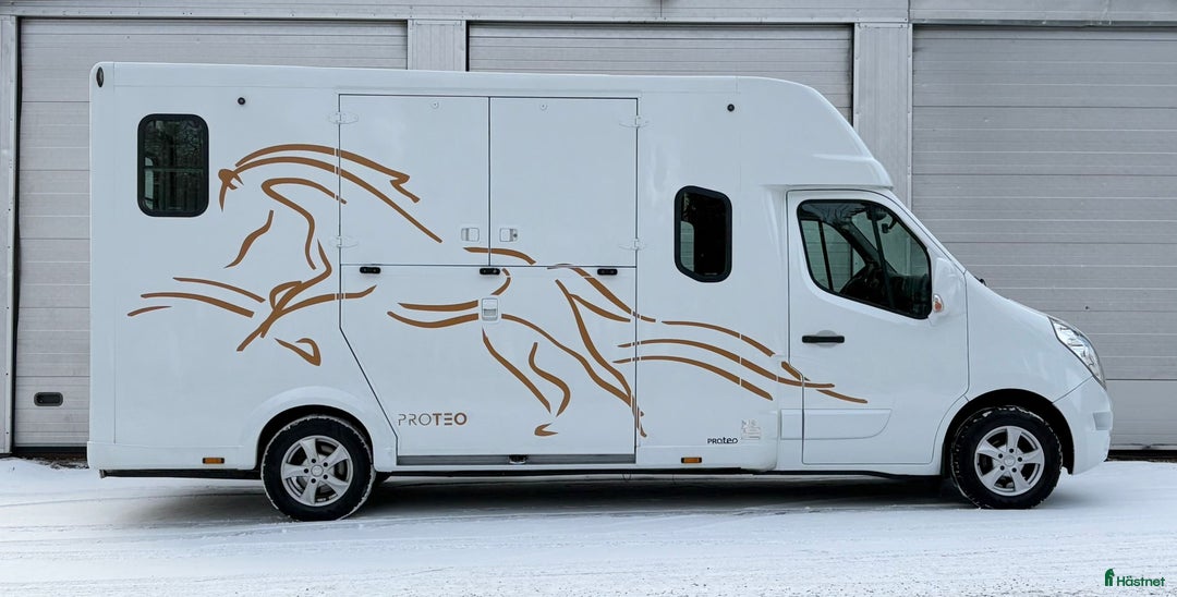 Hästlastbilar  fordon & transport till salu: 5-sitsig Theault Proteo STUTERI hästlastbil  i Stockholm - Annons 2