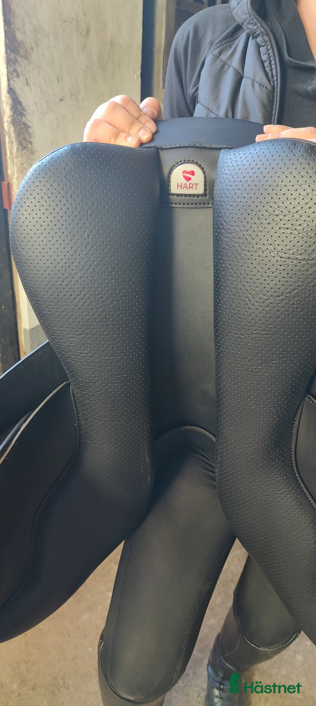 Sadlar hästutrustning till salu: Hoppsadel i stort sett ny i Huddinge - Annons 2