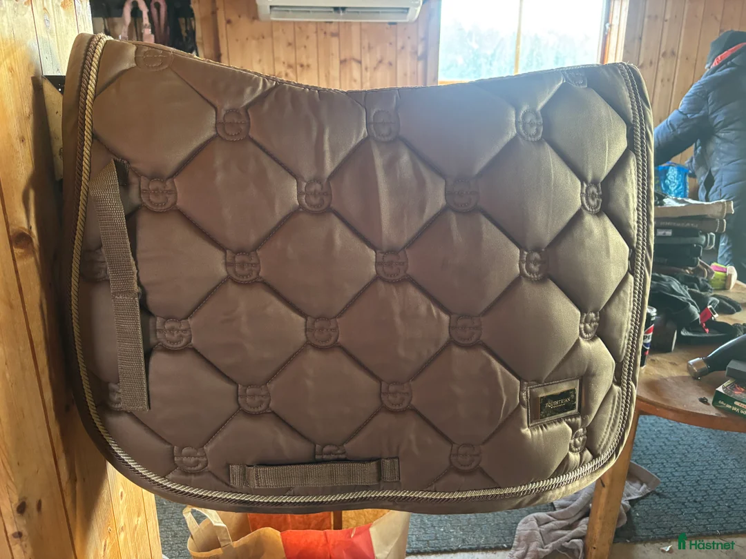 Schabrak & Vojlockar hästutrustning till salu: Equestrian Stockholm schabrak i Strömstad - Annons 1