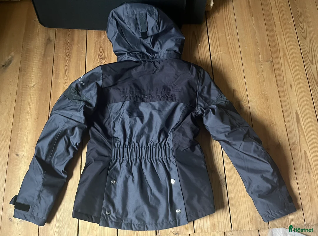 Jackor & Kavajer ryttarutrustning till salu: Mountain Horse Royal Grace, S - Annons 3