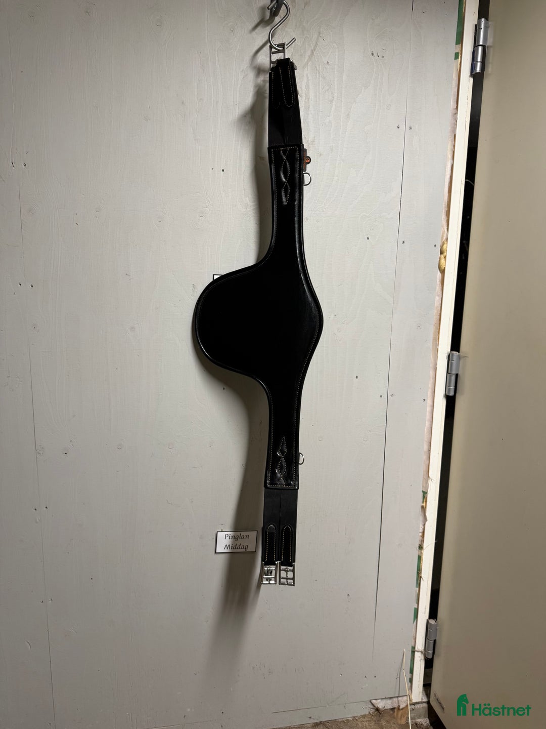 Sadeltillbehör hästutrustning till salu: Svart Kentucky magplatta  i Tierp - Annons 2