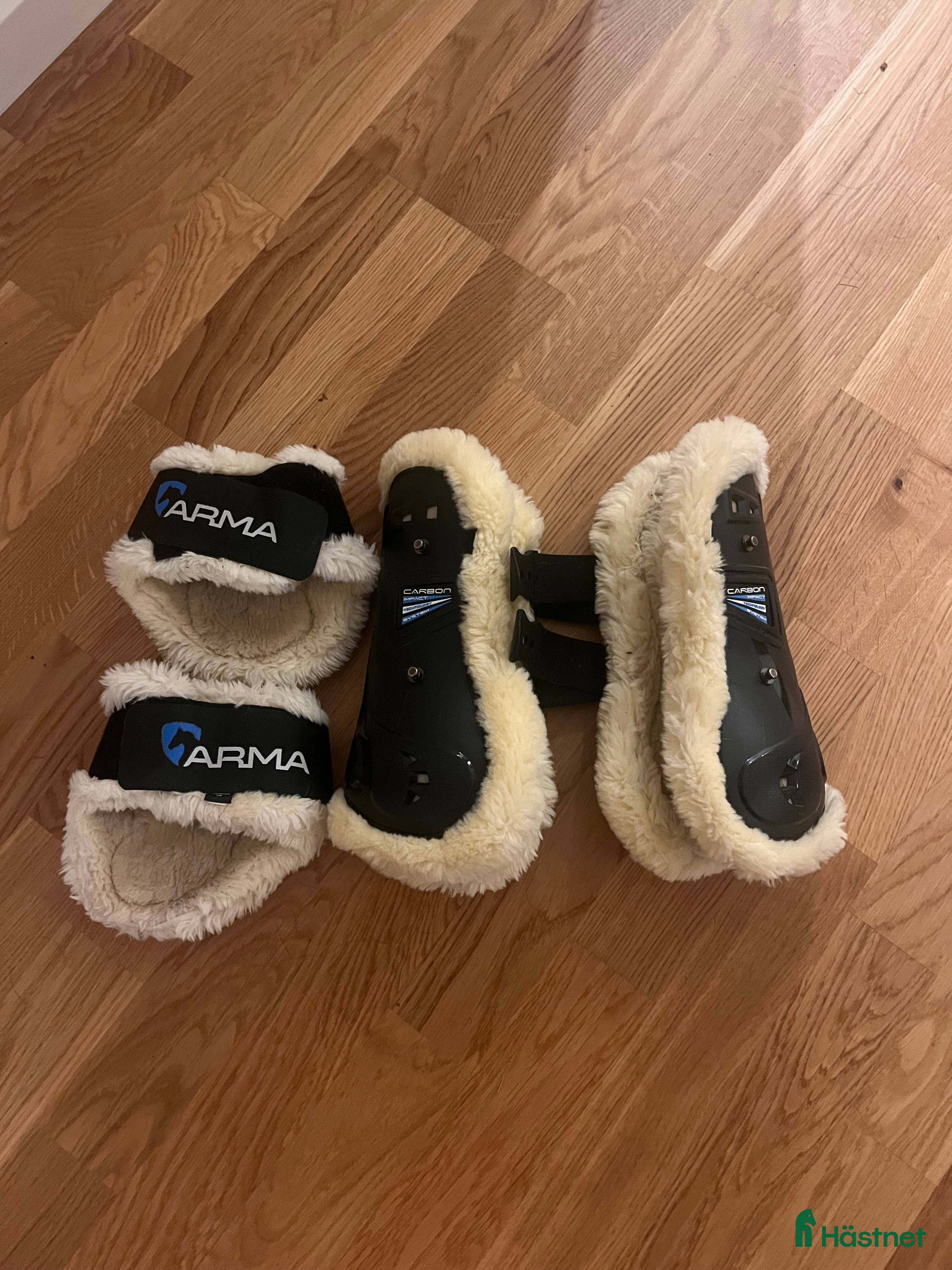 Benskydd hästutrustning till salu: Fram och bakskydd Arma i Söderby - Annons 23