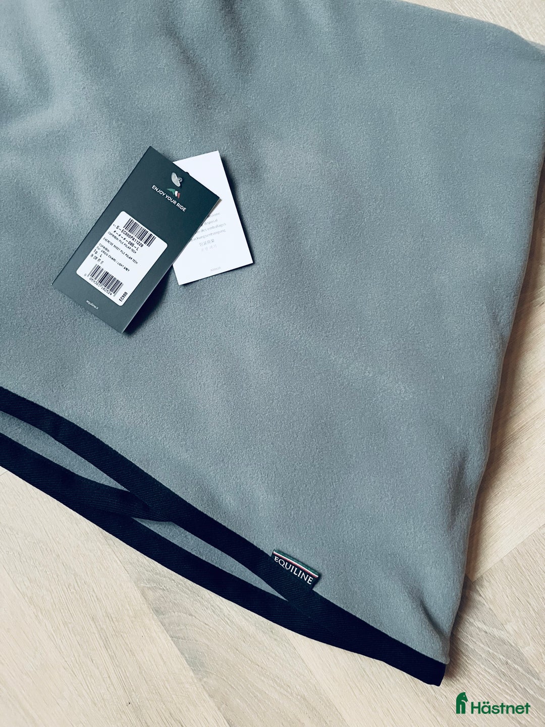 Täcken hästutrustning till salu: Oanvänt Equiline ländtäcke i Stockholm - Annons 2