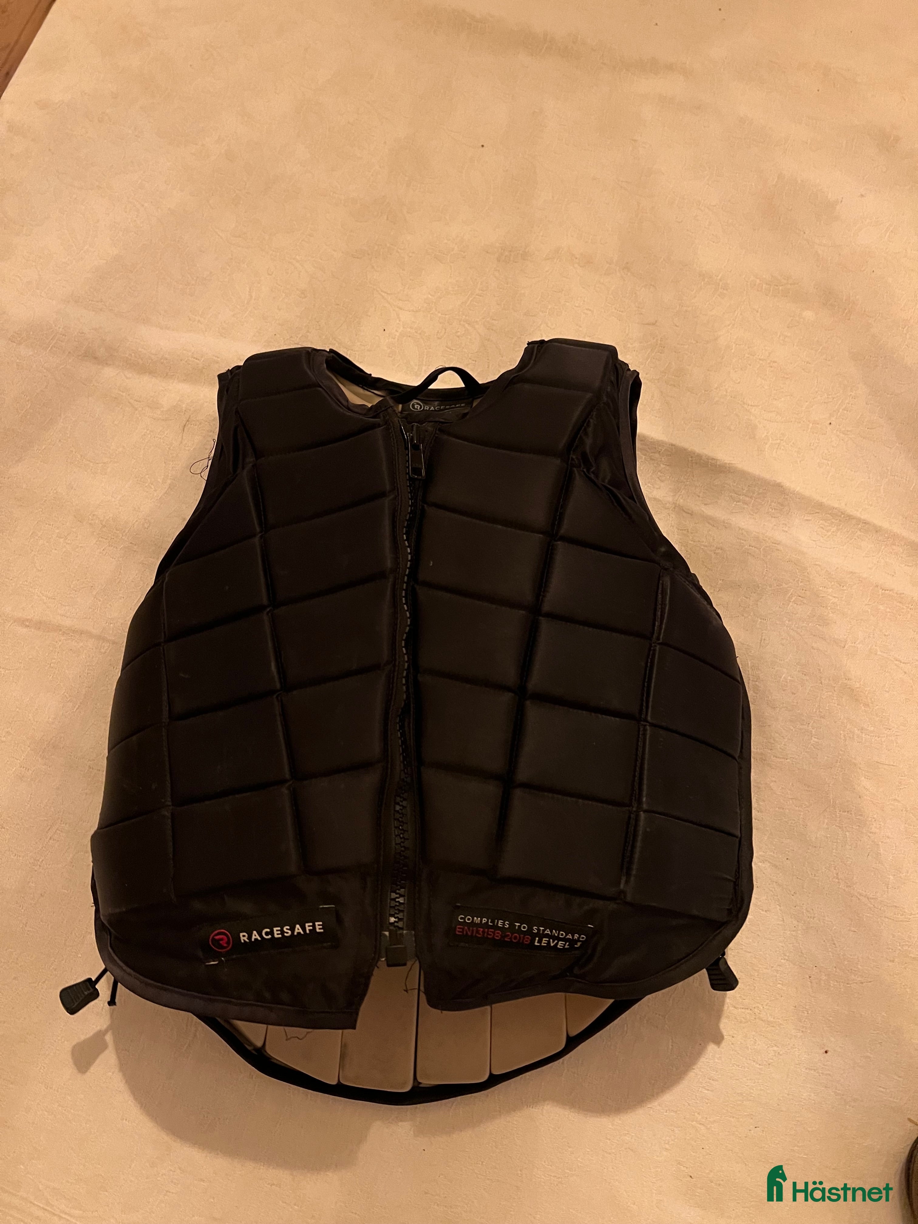 Säkerhetsvästar ryttarutrustning till salu: Racesafe väst i Bollnäs - Annons 3