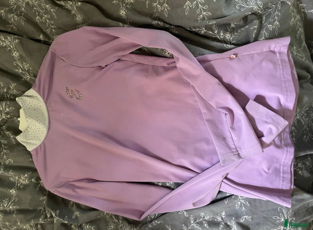 Övrigt Ridkläder ryttarutrustning till salu: 4 olika tävlingströjor, storlek XS, S, 36 i Stigtomta - Annons 1