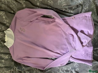 Övrigt Ridkläder ryttarutrustning till salu: 4 olika tävlingströjor, storlek XS, S, 36 i Stigtomta - Annons 1