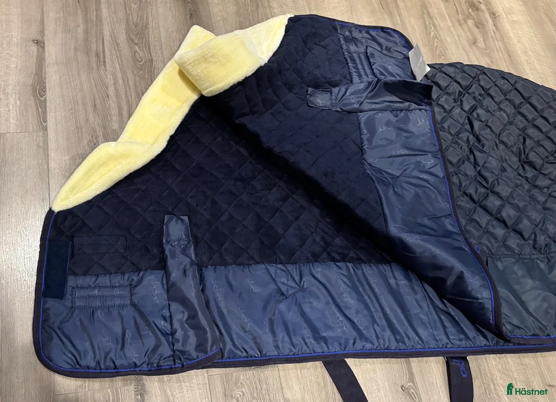 Täcken hästutrustning till salu: Lippo 200g  115cm - Annons 2