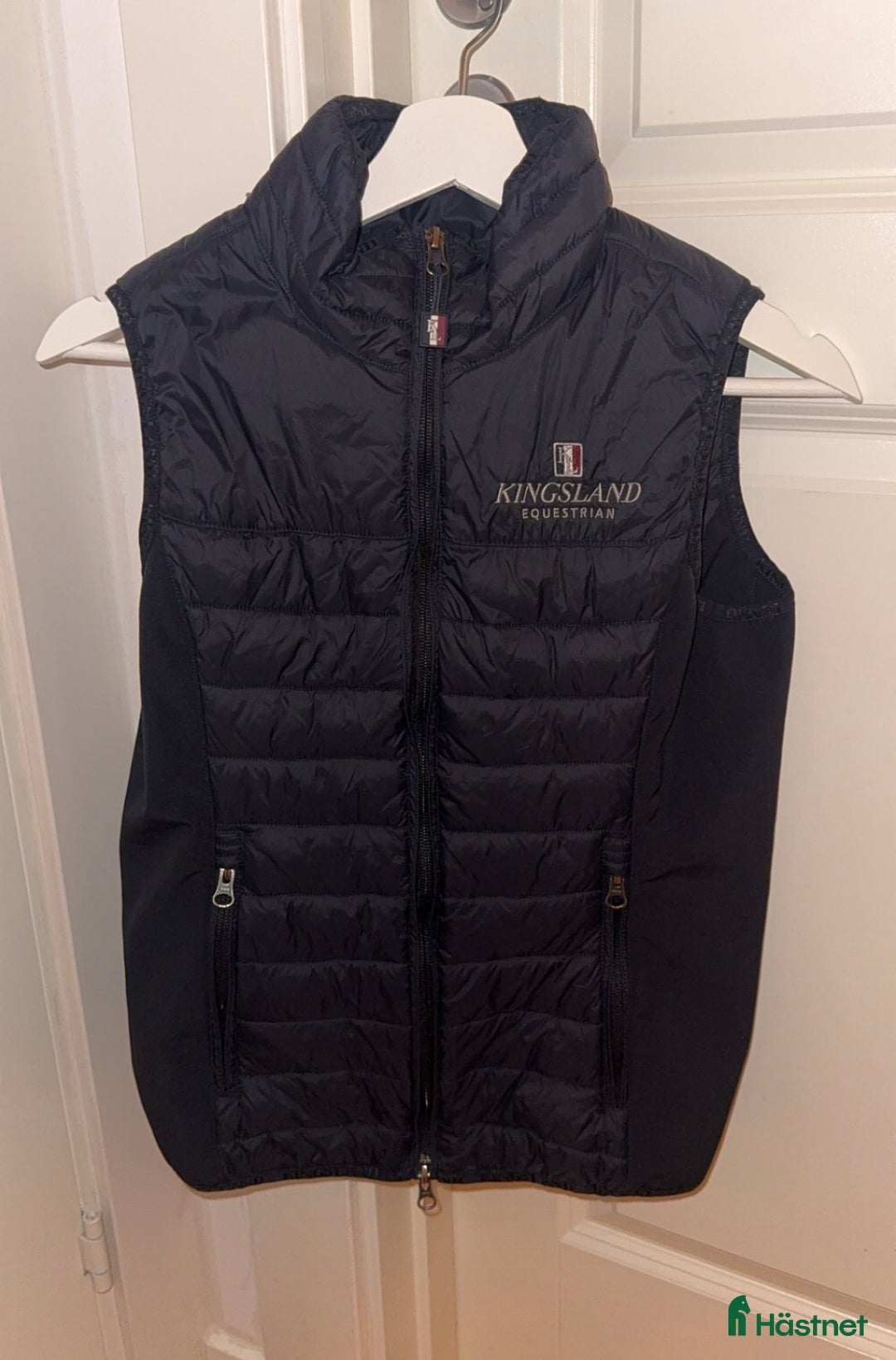 Jackor & Kavajer ryttarutrustning till salu: Kingsland väst i Täby - Annons 1