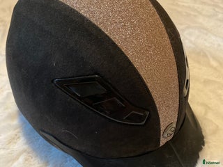 Hjälmar ryttarutrustning till salu: Rosa-lila hjälm Lynx 55 i Täby - Annons 2